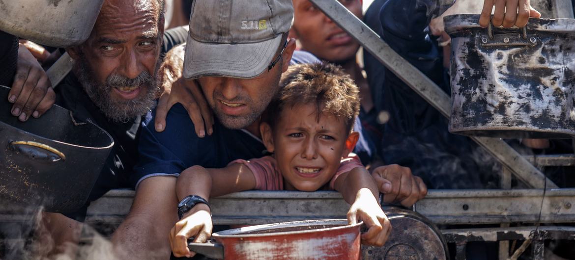 ग़ाज़ा: बढ़ती भुखमरी पर चिन्ता, इसराइली अभियानों में मौतें जारी